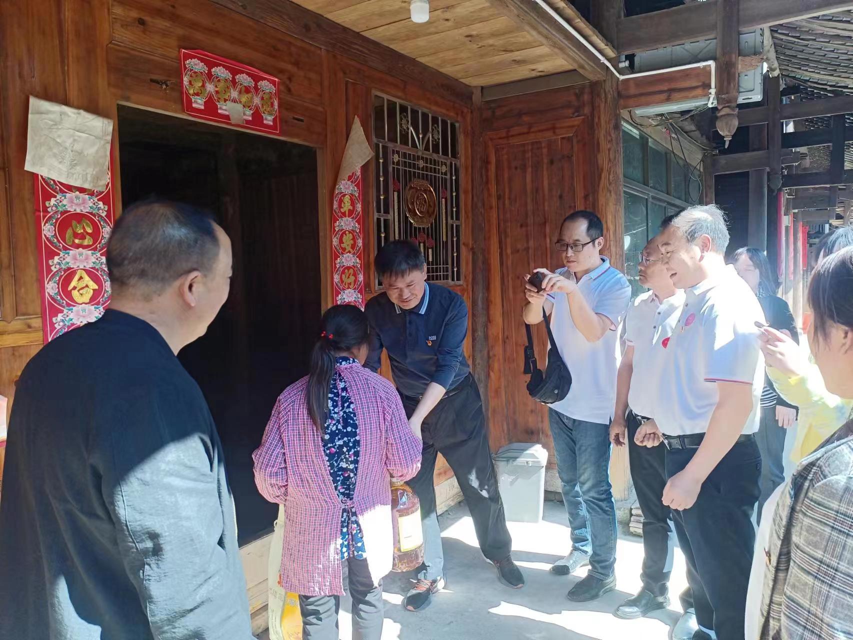 海利集團(tuán),長沙殺蟲劑,長沙光氣衍生物,長沙氨基酸保護(hù)劑,長沙鋰離子電池材料 海利集團(tuán),長沙殺蟲劑,長沙光氣衍生物,長沙氨基酸保護(hù)劑,長沙鋰離子電池材料